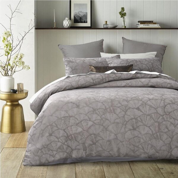 Accessorize Shells Jacquard Quilt Cover Set Queen - Yarn Dyed Satin Design