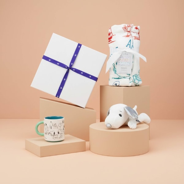 Peanuts Snoopy Premium Gift Hamper by Hallmark