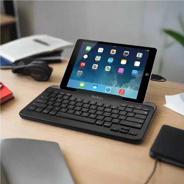 Belkin B2B130 Tablet Keyboard with Stand for iPad - Wty Excellent