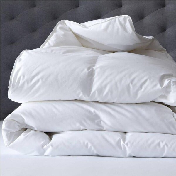 Renee Taylor 600 GSM Deluxe Bedding Microfiber Quilt w/Cotton Cover White King Single