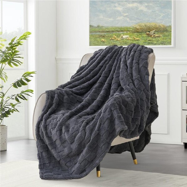 LINENOVA Fleece Throw Blanket for Sofa - Soft Checkered Fluffy Cosy Blanket for Bed,Office,Camping,Travel Queen / Charcoal