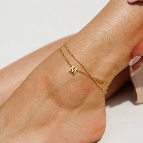 Amici by Ella - Gold Initial Anklet m