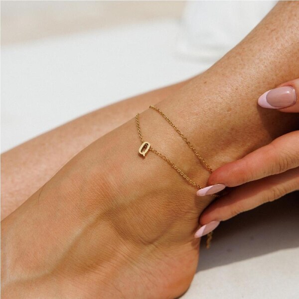 Amici by Ella - Gold Initial Anklet q