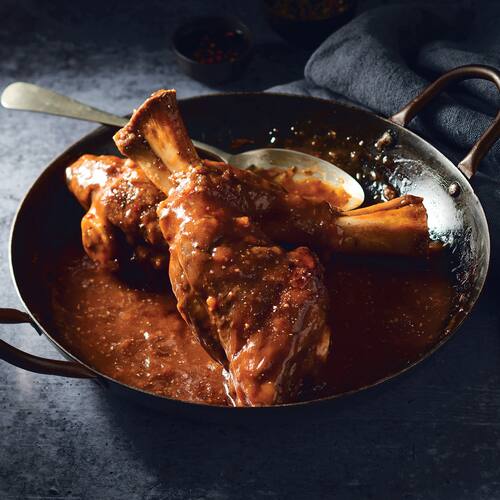 Woolworths Cook Lamb Shanks With Red Wine & Rosemary 850g 1.25kg bunch