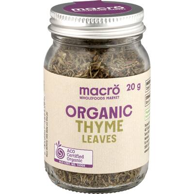 macro organic thyme leaves